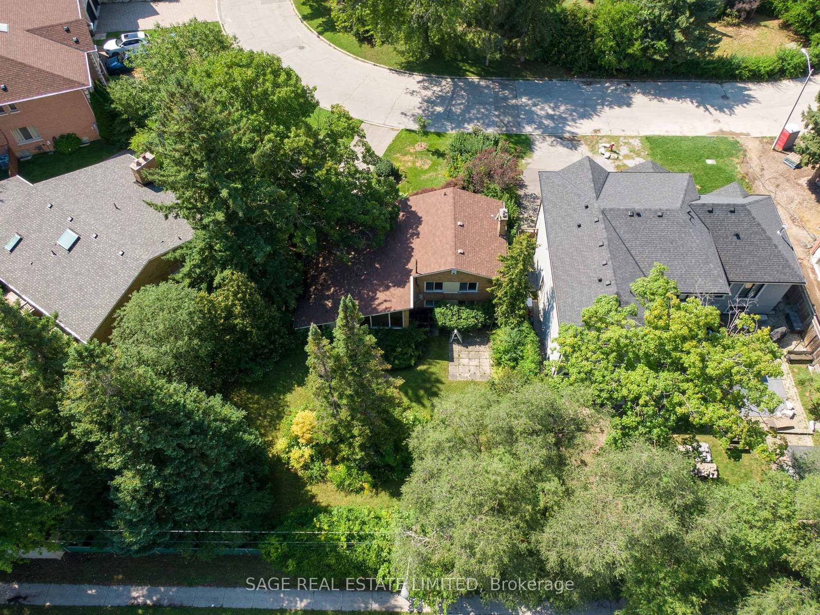 56 Grangemill Crescent • Toronto, ON photo 5