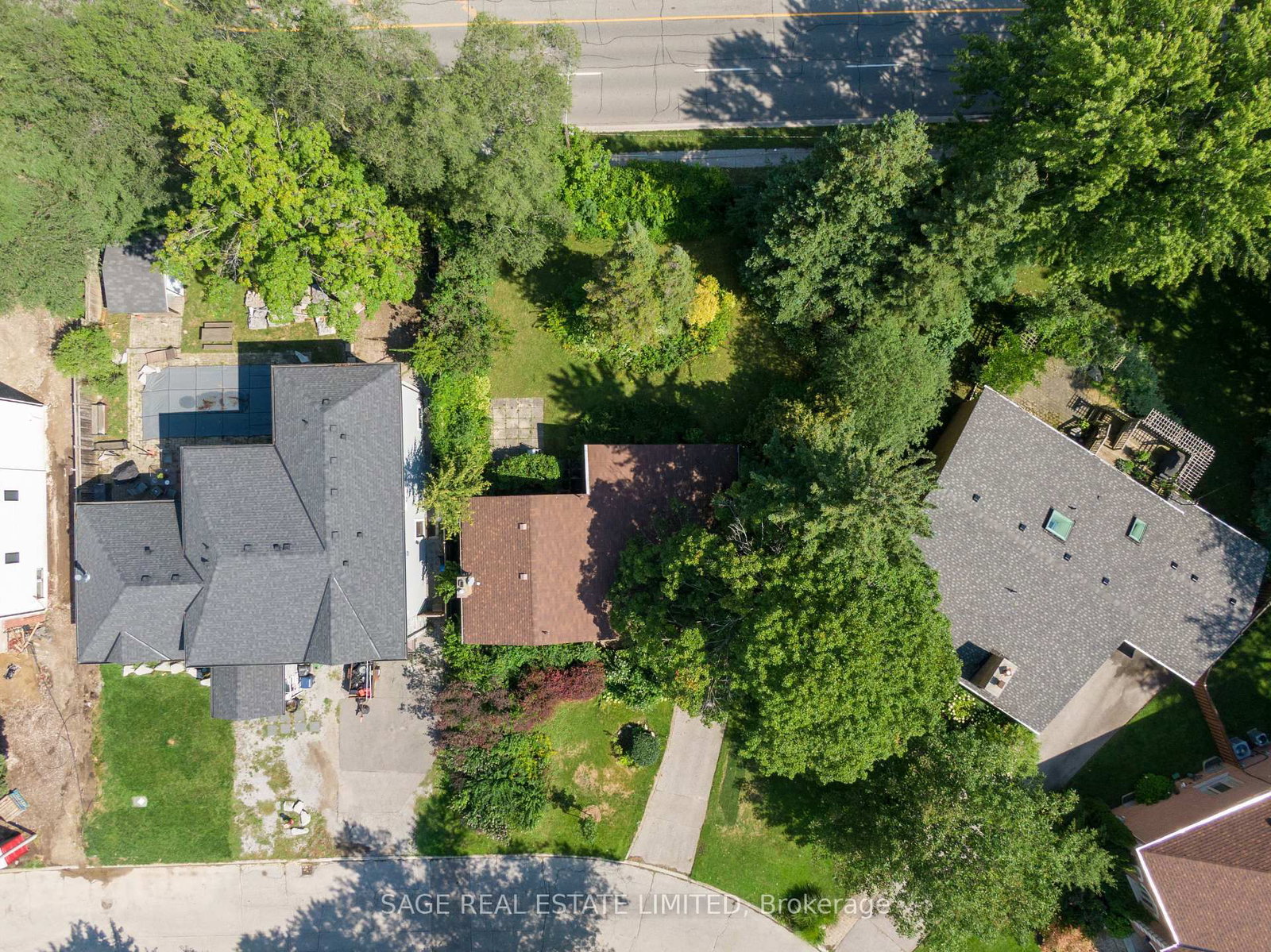 56 Grangemill Crescent • Toronto, ON photo 6