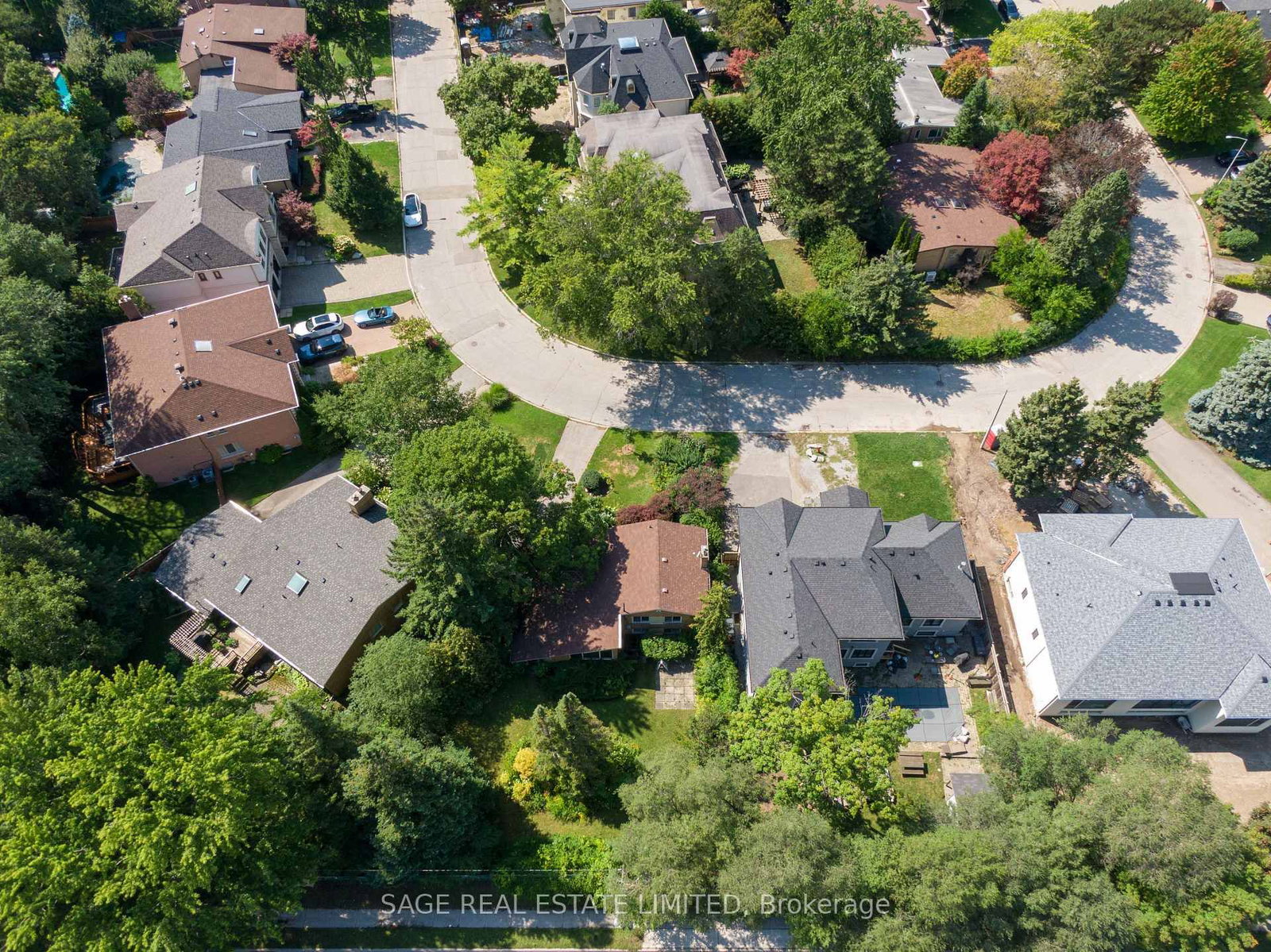 56 Grangemill Crescent • Toronto, ON photo 7
