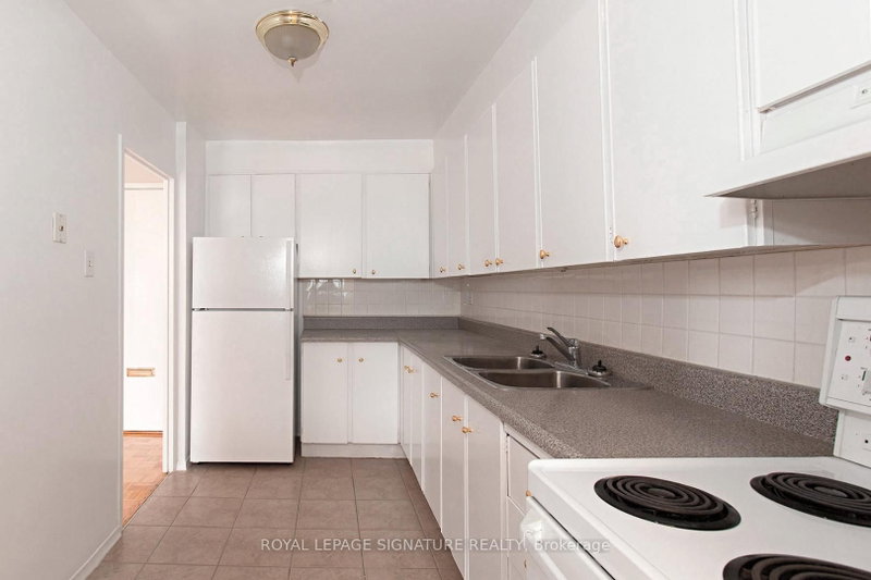 601 - 525 Eglinton Avenue E
