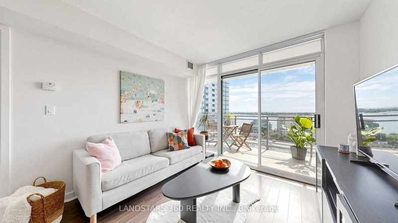 1811 - 15 Fort York Boulevard