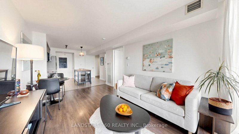 1811 - 15 Fort York Boulevard