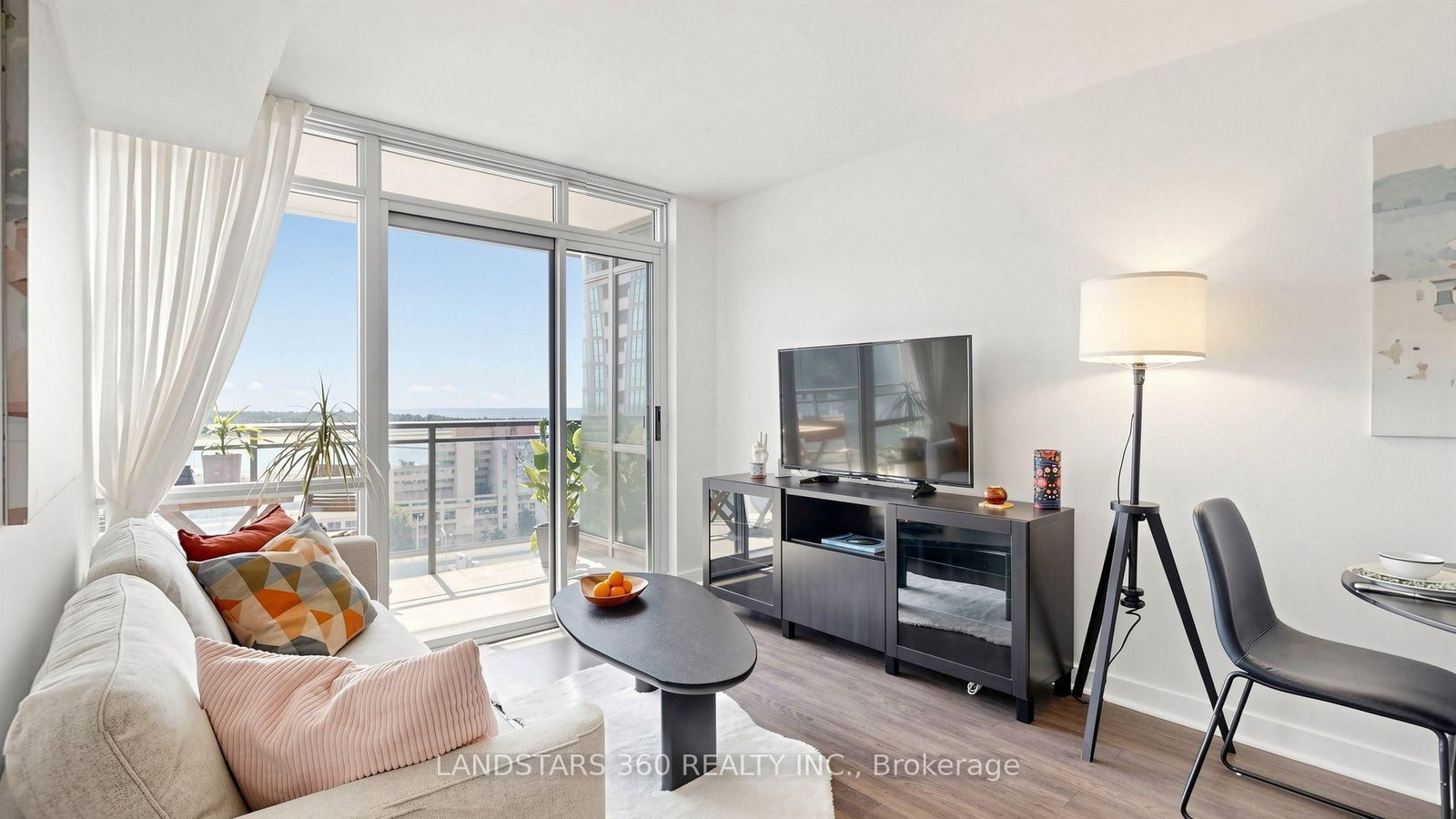 15 Fort York Boulevard • #1811 • Toronto, ON photo 4
