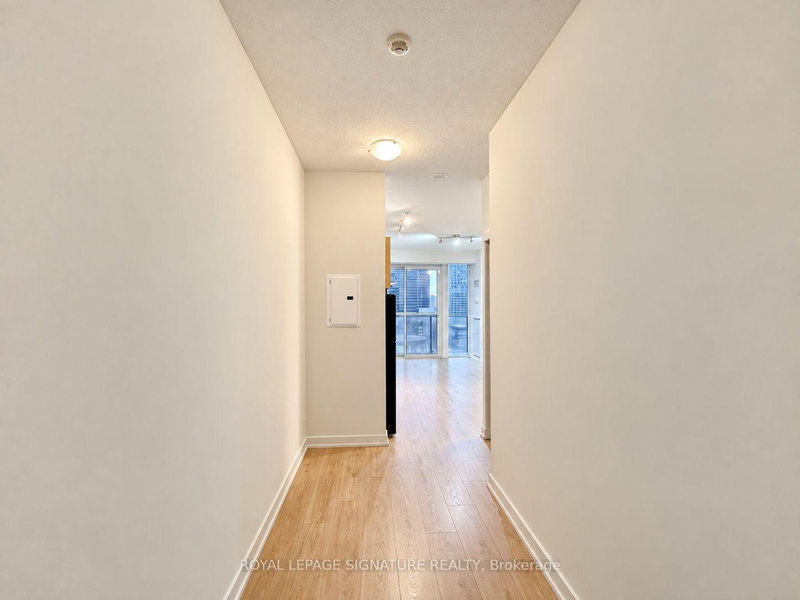 1809 - 126 Simcoe Street
