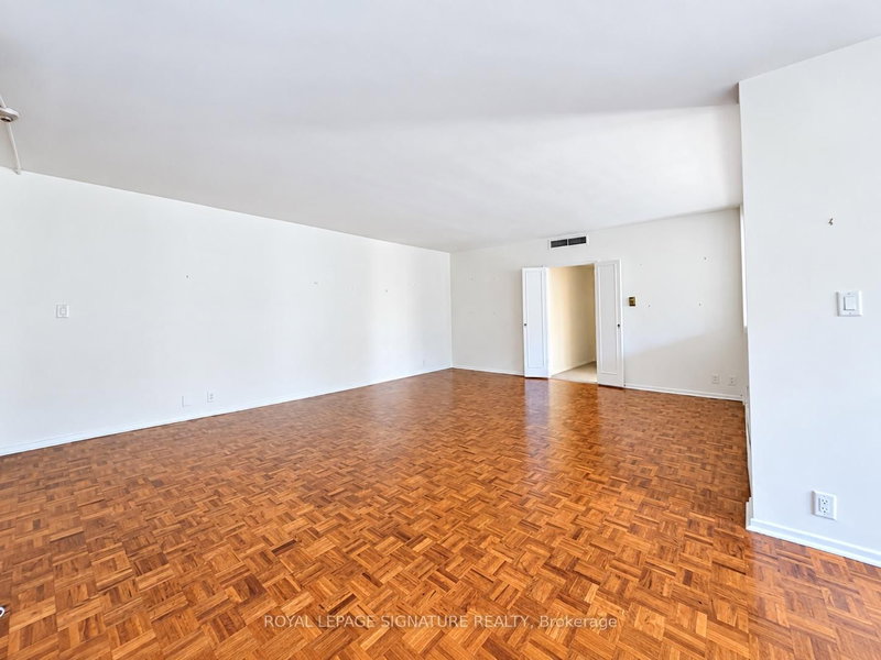 401 - 9 Deer Park Crescent