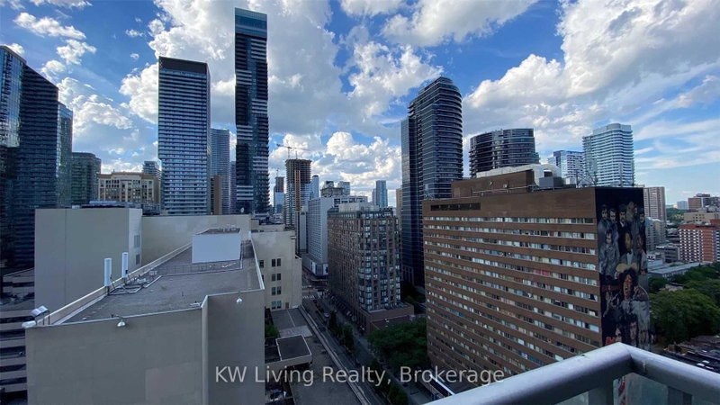 1601 - 386 Yonge Street