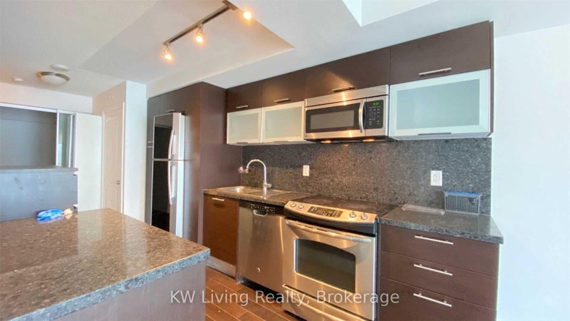 1601 - 386 Yonge Street