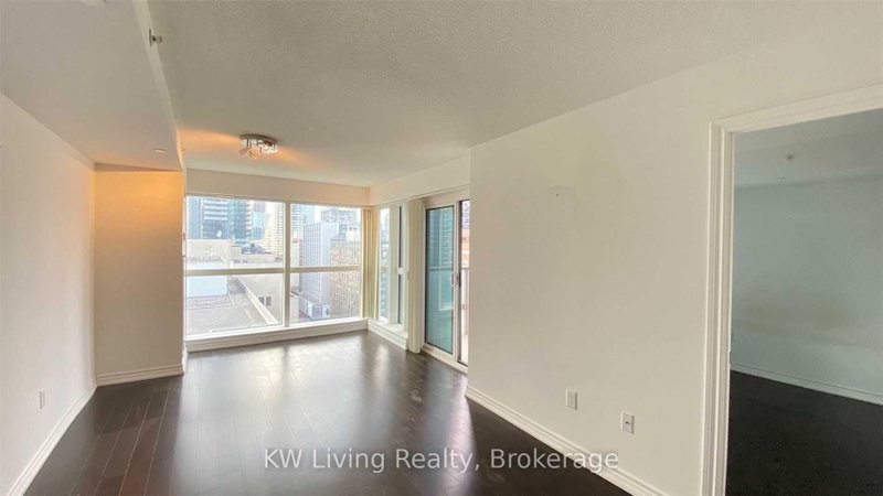 1601 - 386 Yonge Street