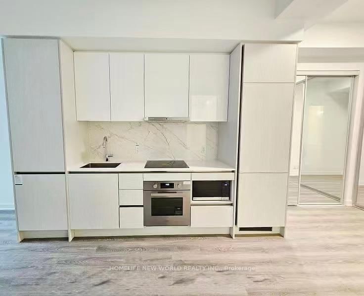 802 - 180 Front Street E