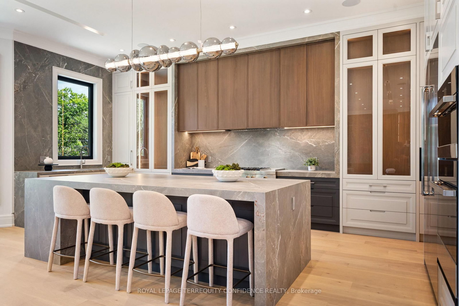 272 Horsham Avenue • Toronto, ON photo 10