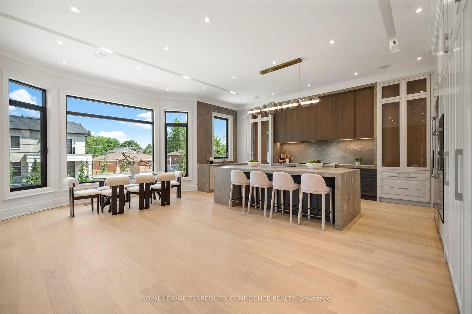 272 Horsham Avenue • Toronto, ON photo 14