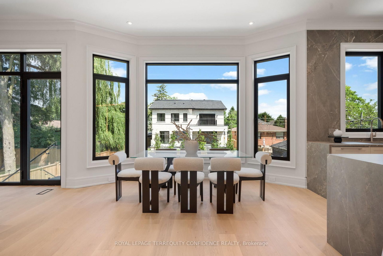 272 Horsham Avenue • Toronto, ON photo 15