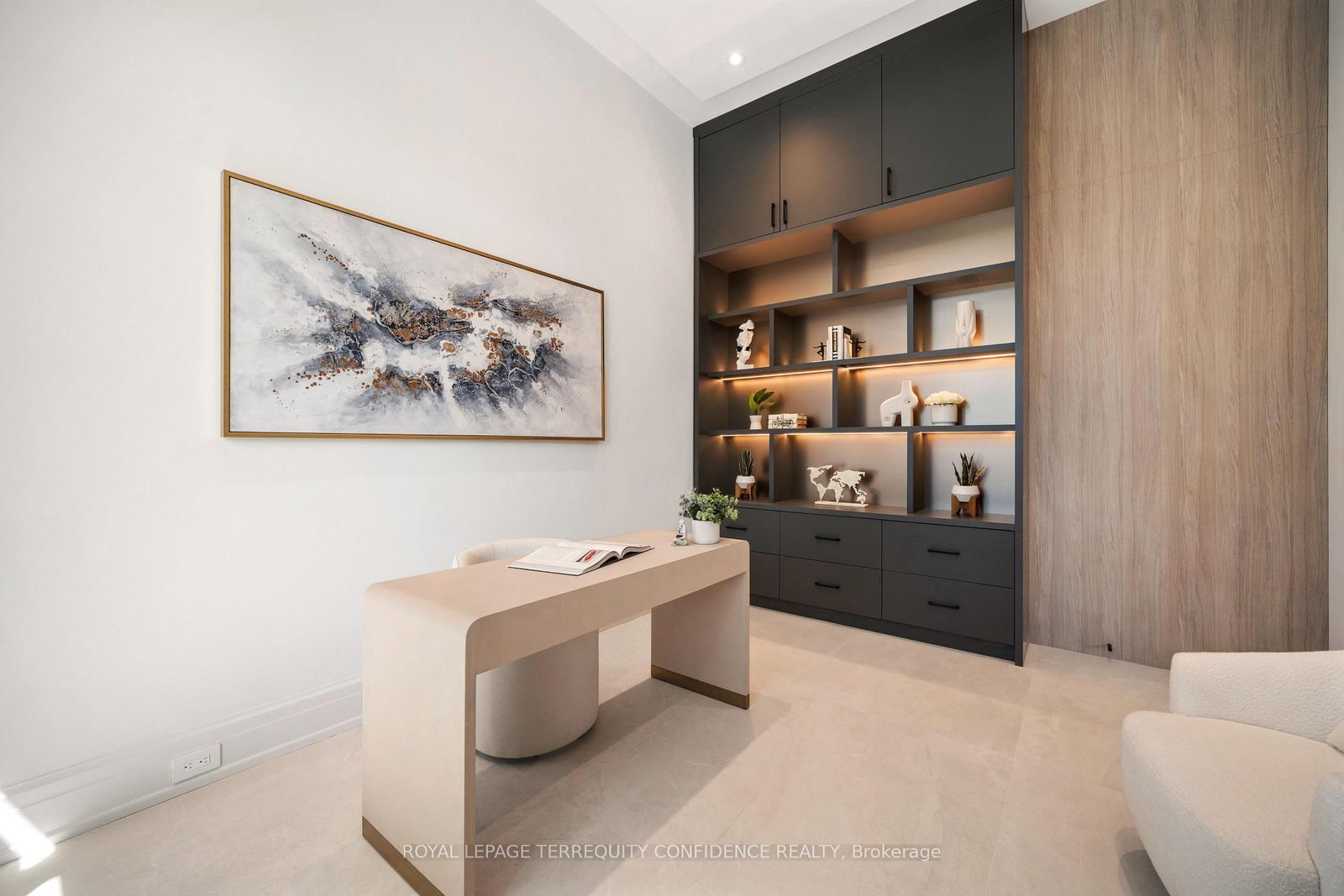 272 Horsham Avenue • Toronto, ON photo 17
