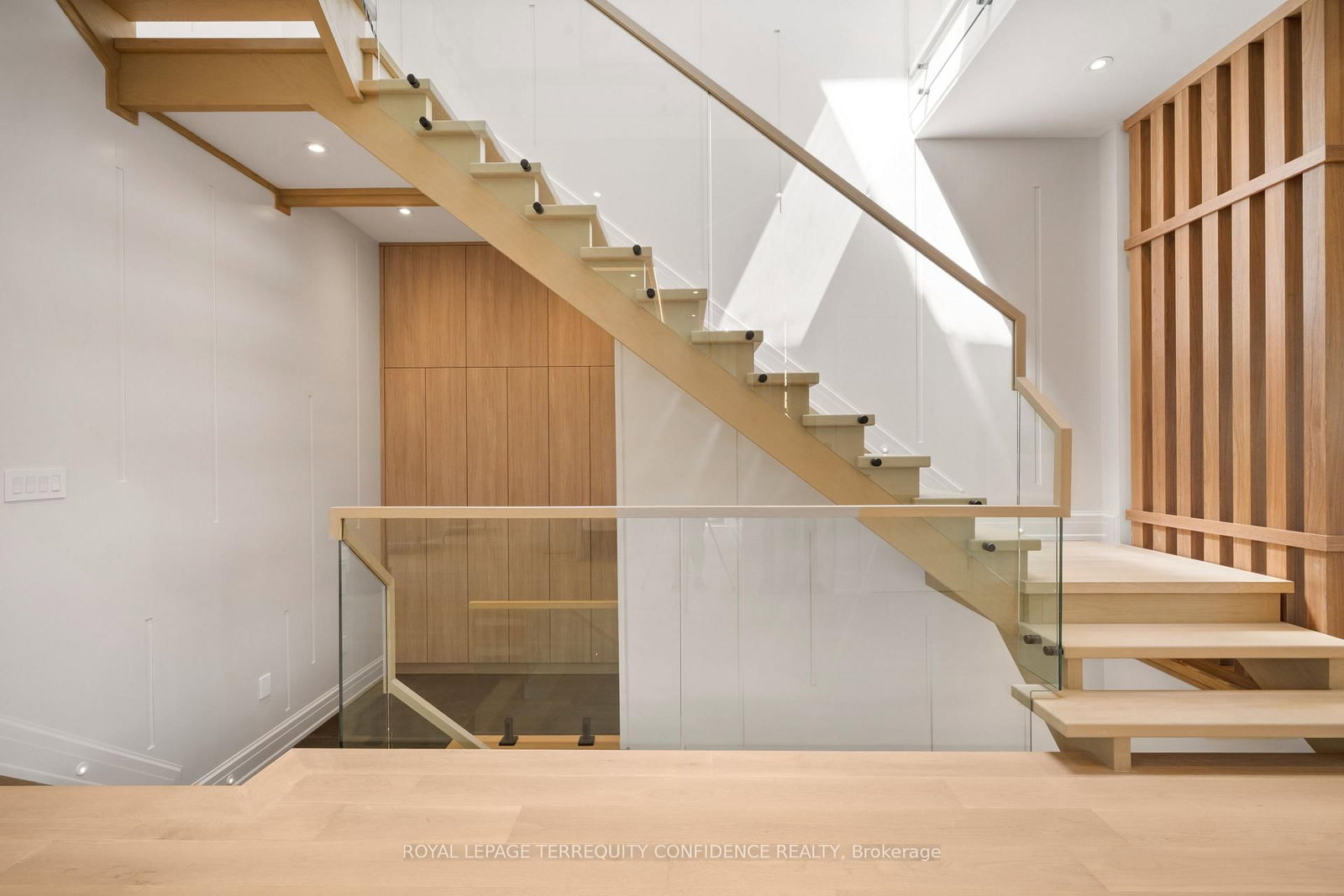 272 Horsham Avenue • Toronto, ON photo 19