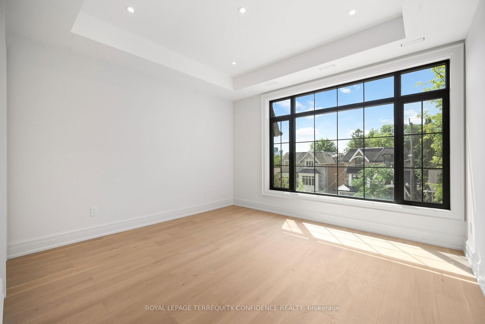 272 Horsham Avenue • Toronto, ON photo 26