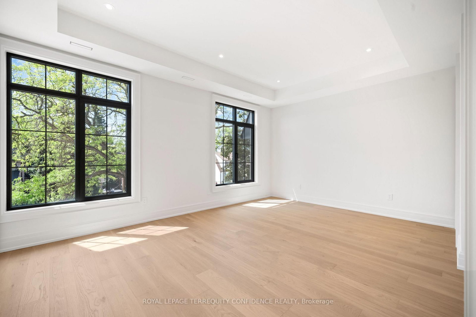 272 Horsham Avenue • Toronto, ON photo 27