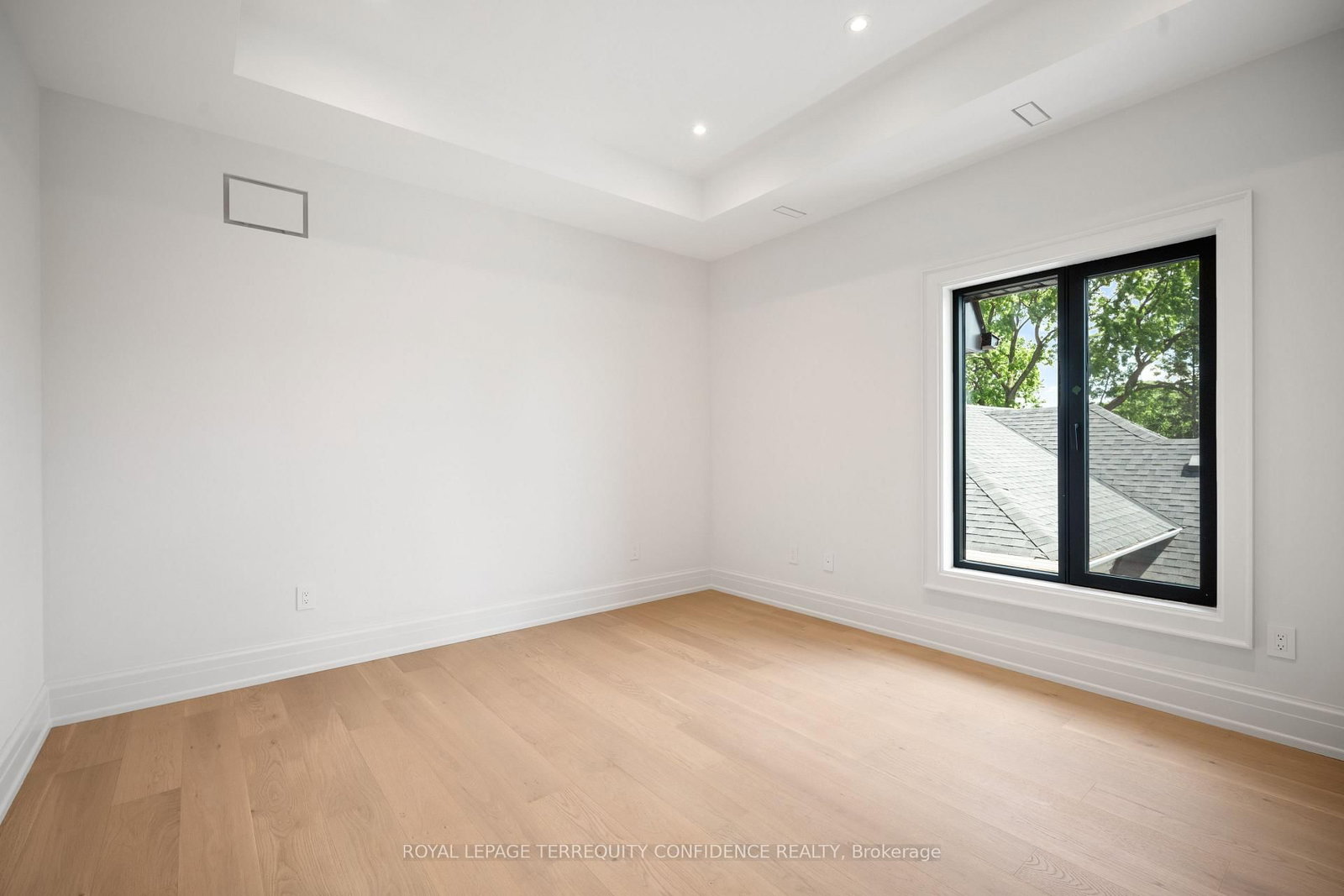 272 Horsham Avenue • Toronto, ON photo 28