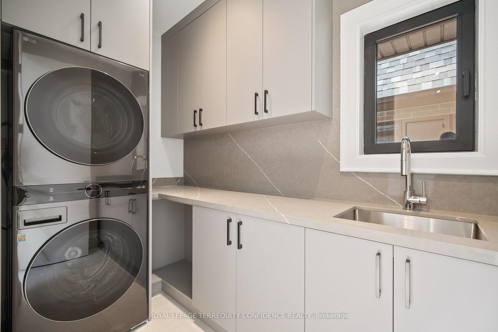 272 Horsham Avenue • Toronto, ON photo 29
