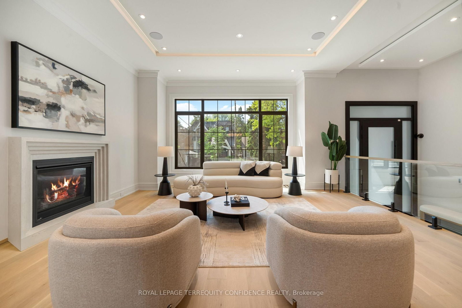 272 Horsham Avenue • Toronto, ON photo 3