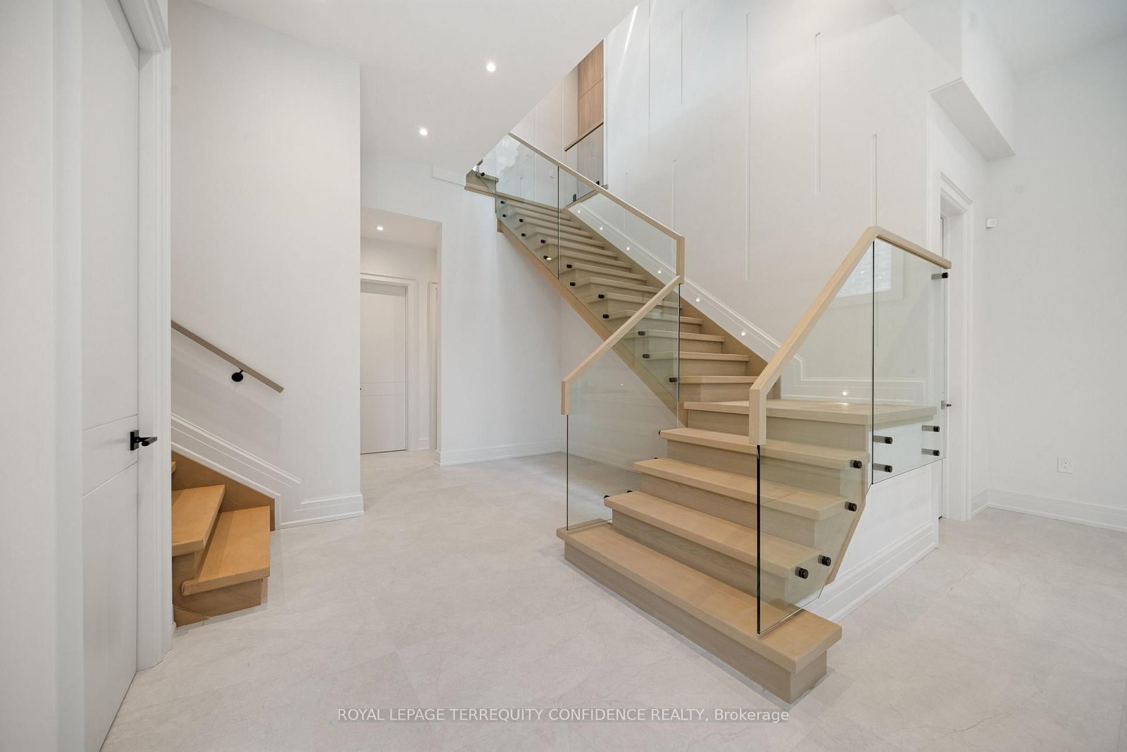 272 Horsham Avenue • Toronto, ON photo 30