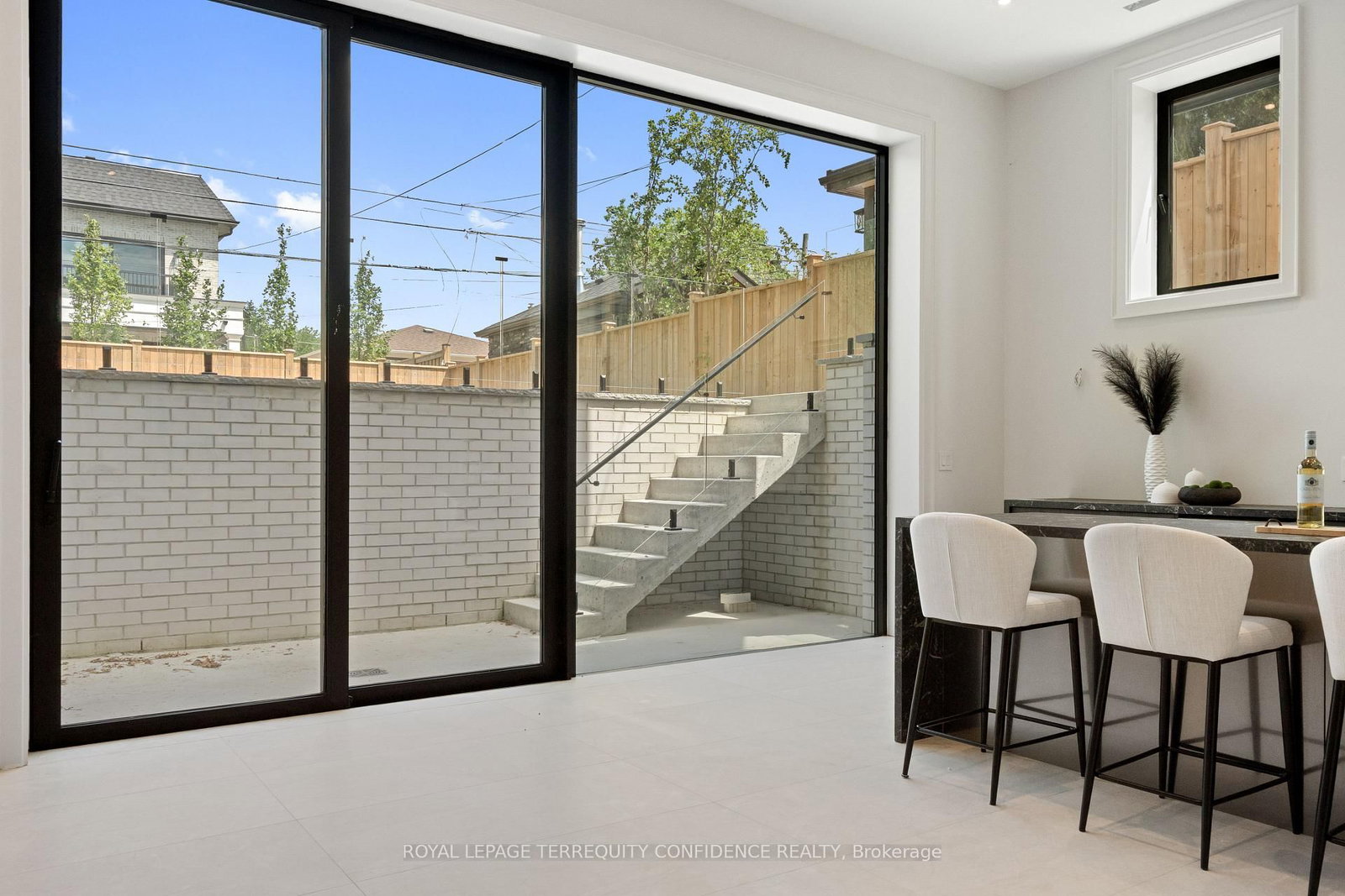 272 Horsham Avenue • Toronto, ON photo 32