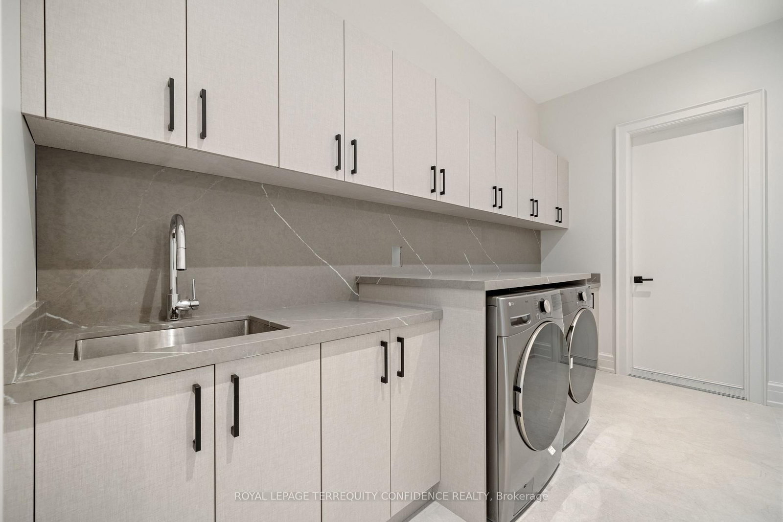 272 Horsham Avenue • Toronto, ON photo 34