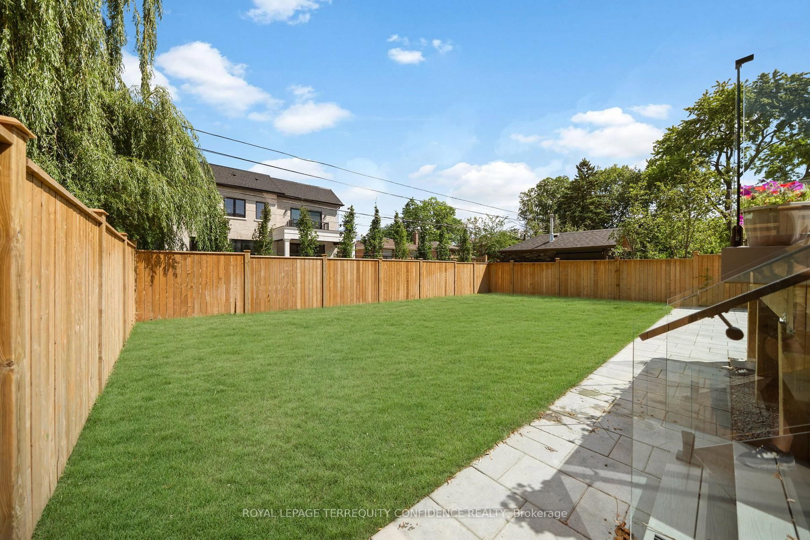 272 Horsham Avenue • Toronto, ON photo 37
