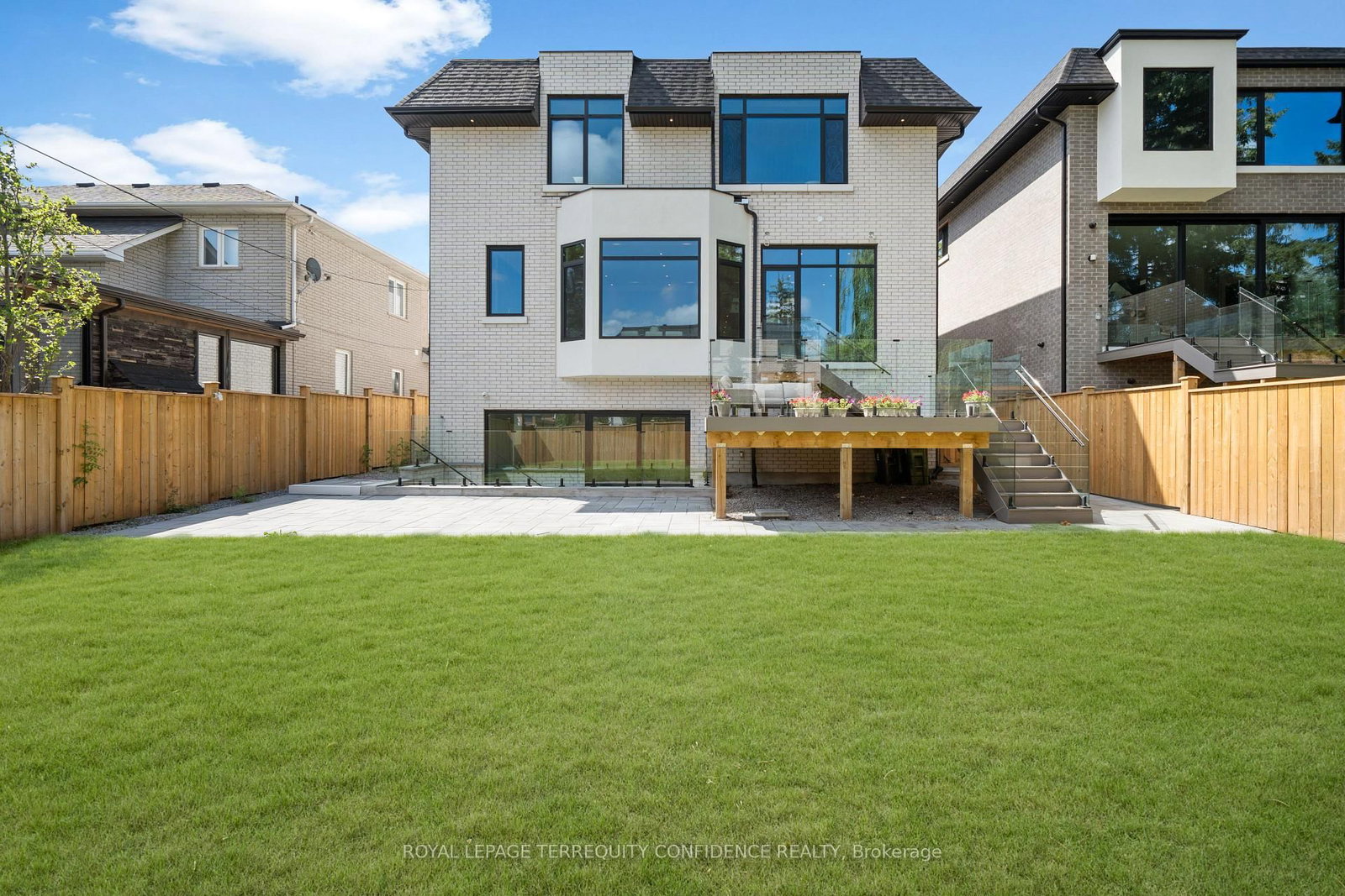 272 Horsham Avenue • Toronto, ON photo 38