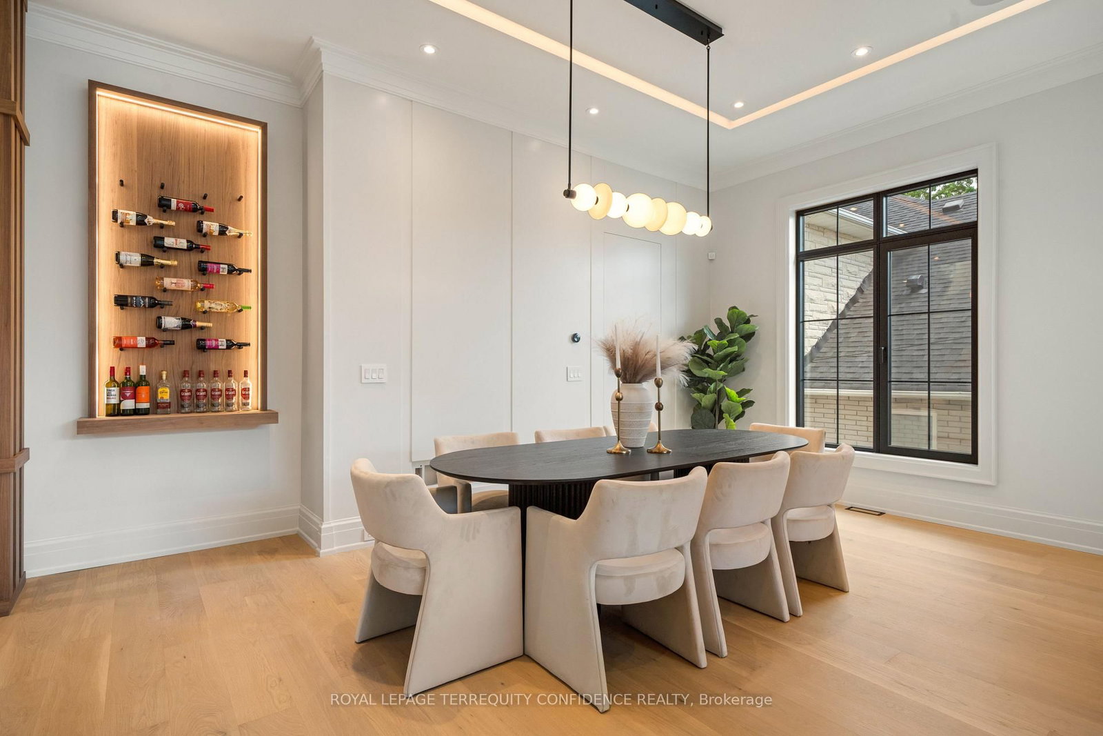 272 Horsham Avenue • Toronto, ON photo 4