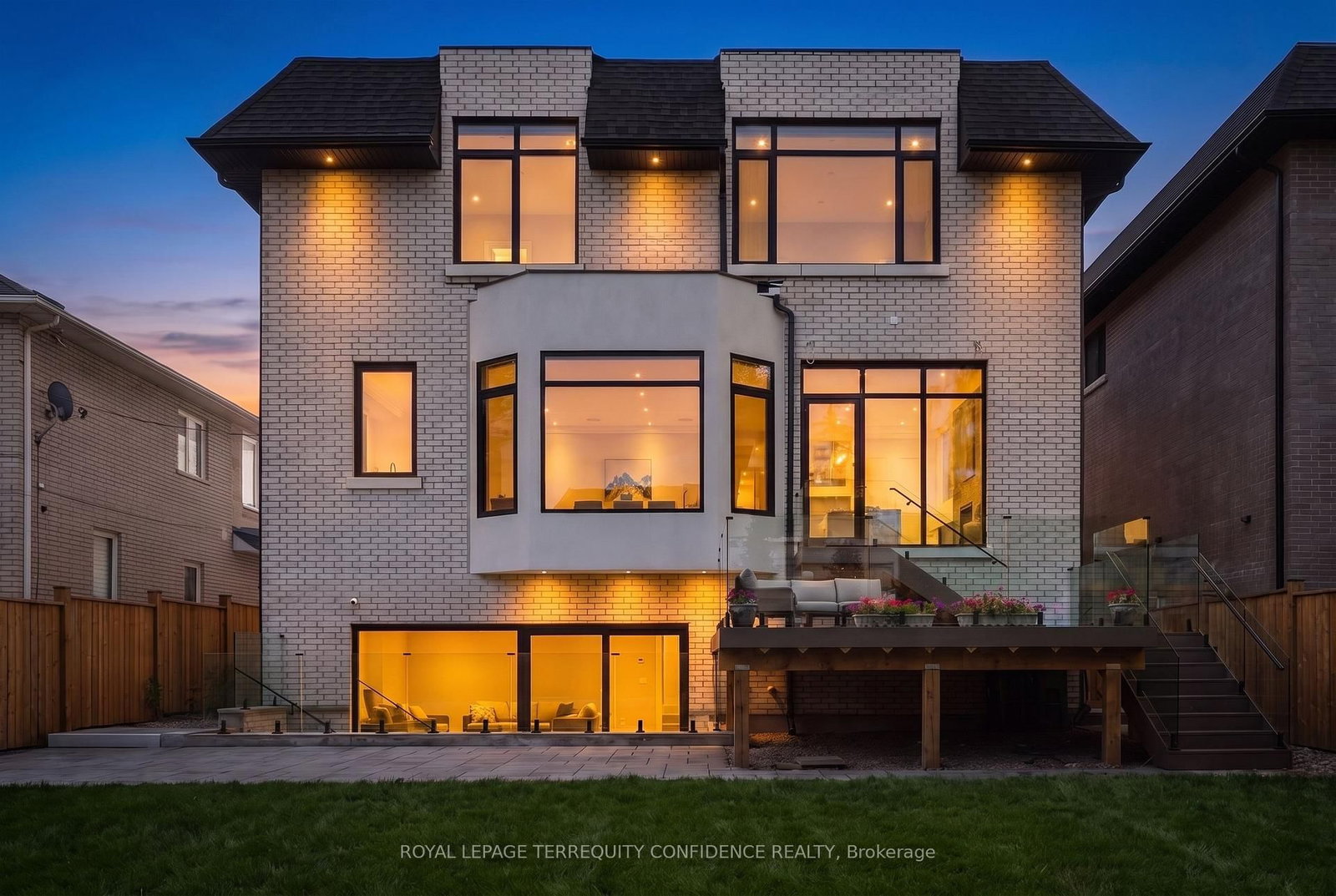 272 Horsham Avenue • Toronto, ON photo 40