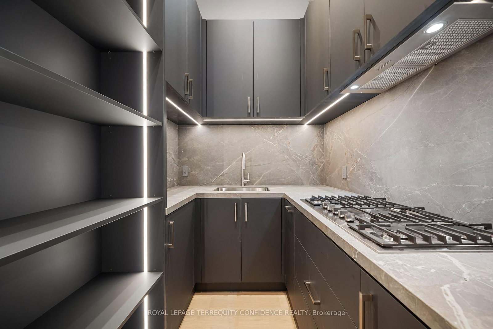 272 Horsham Avenue • Toronto, ON photo 9