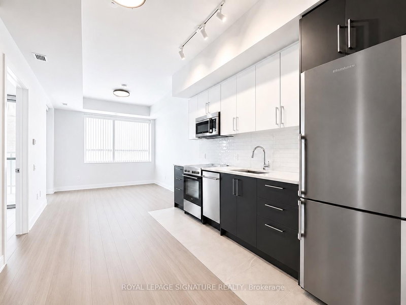 404 - 664 Spadina Avenue