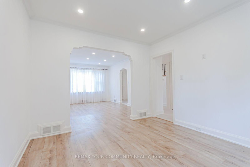 53 Raeburn Avenue