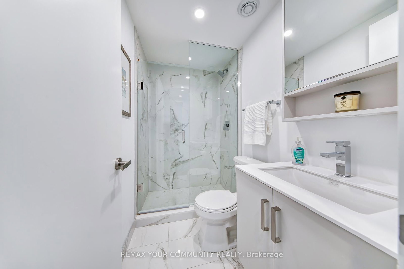 88 Queen St. East Street • #5012 • Toronto, ON photo 6