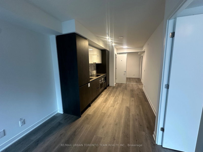 606 - 180 Front Street E