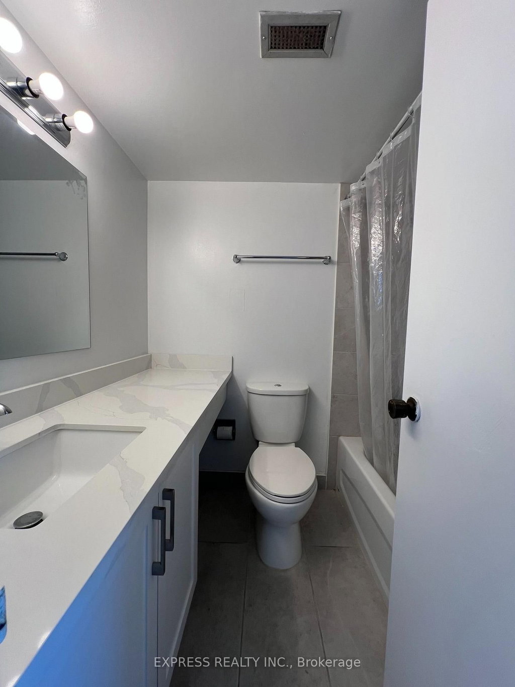 906 - 720 Spadina Avenue 2