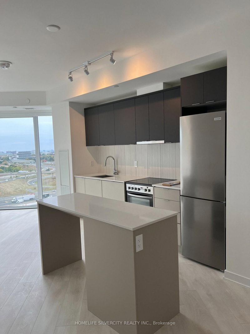 8 Tippett Rd photo 4