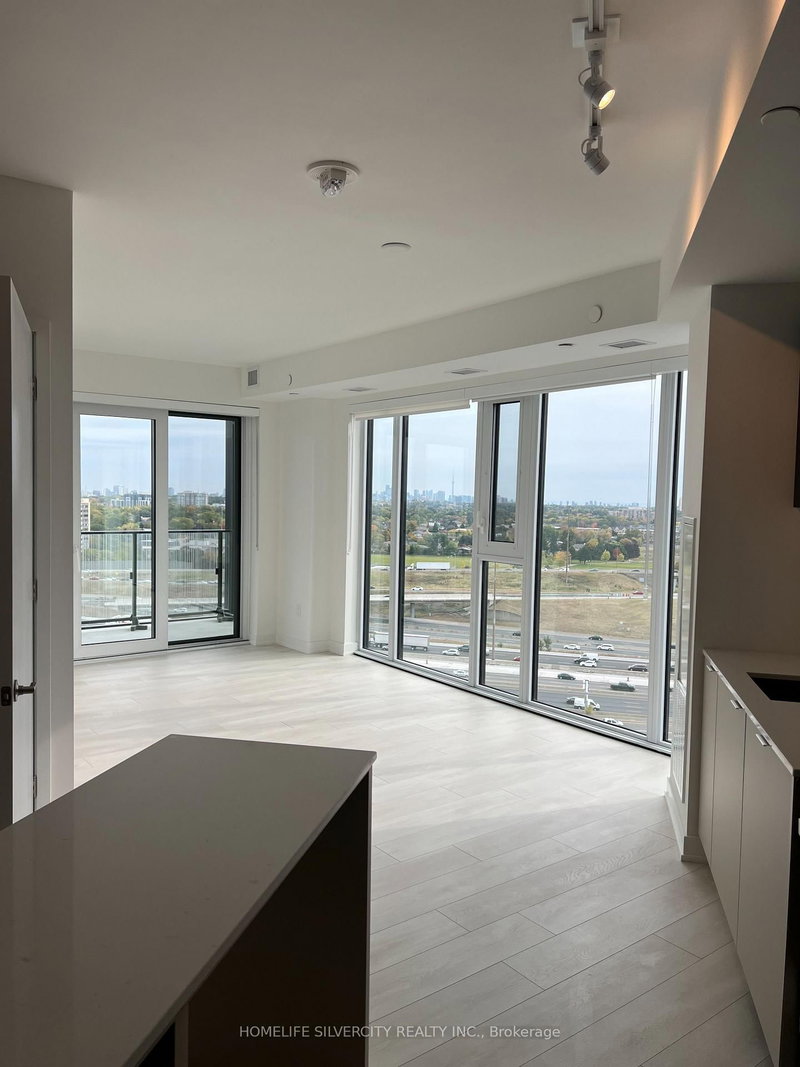 8 Tippett Rd photo 5