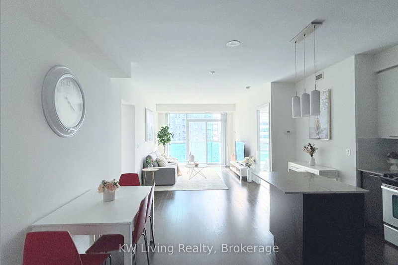 1116 - 70 Roehampton Avenue