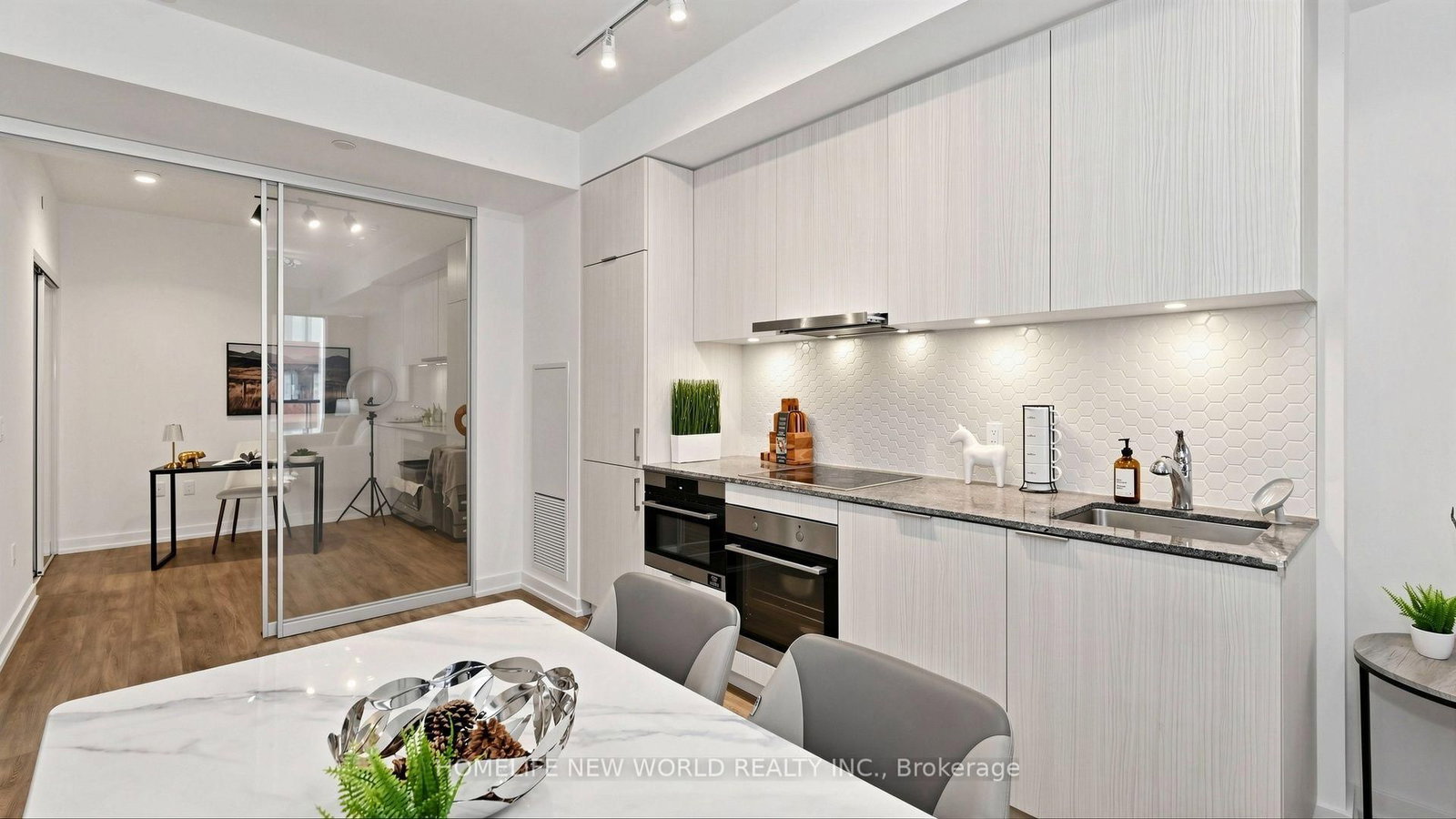 158 Front Street E • #813 • Toronto, ON photo 18