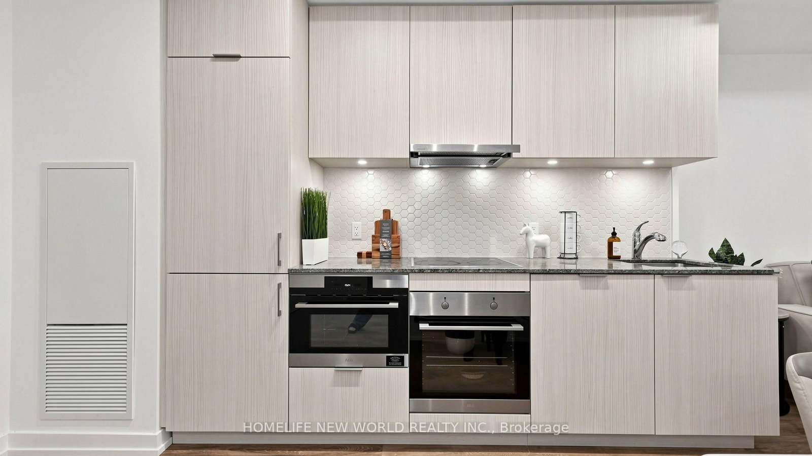 158 Front Street E • #813 • Toronto, ON photo 19