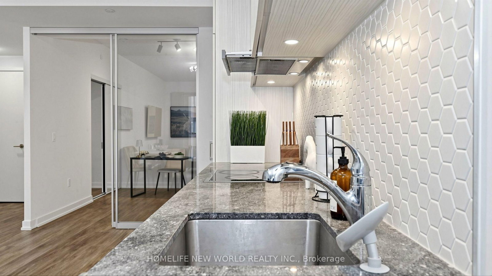 158 Front Street E • #813 • Toronto, ON photo 21
