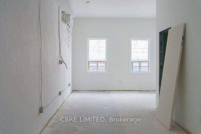 203-209 Dundas Street West St W photo 3