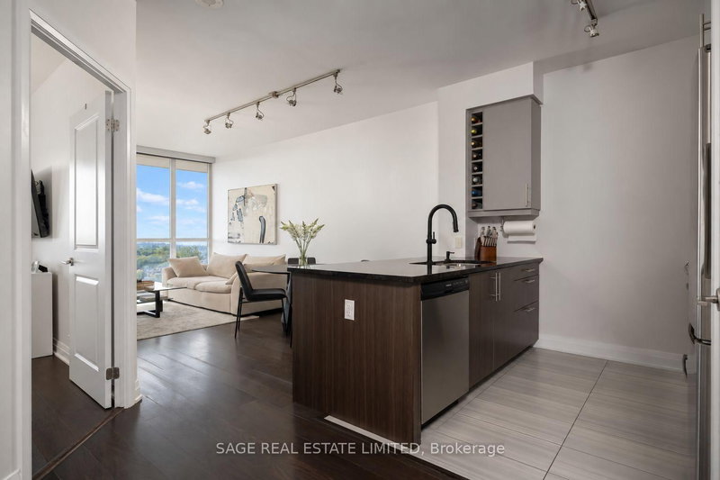 1409 - 530 St Clair Avenue W