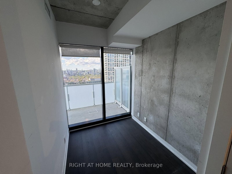 3003 - 11 Charlotte Street