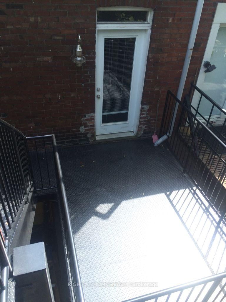 194A Carlton Street • Toronto, ON photo 11