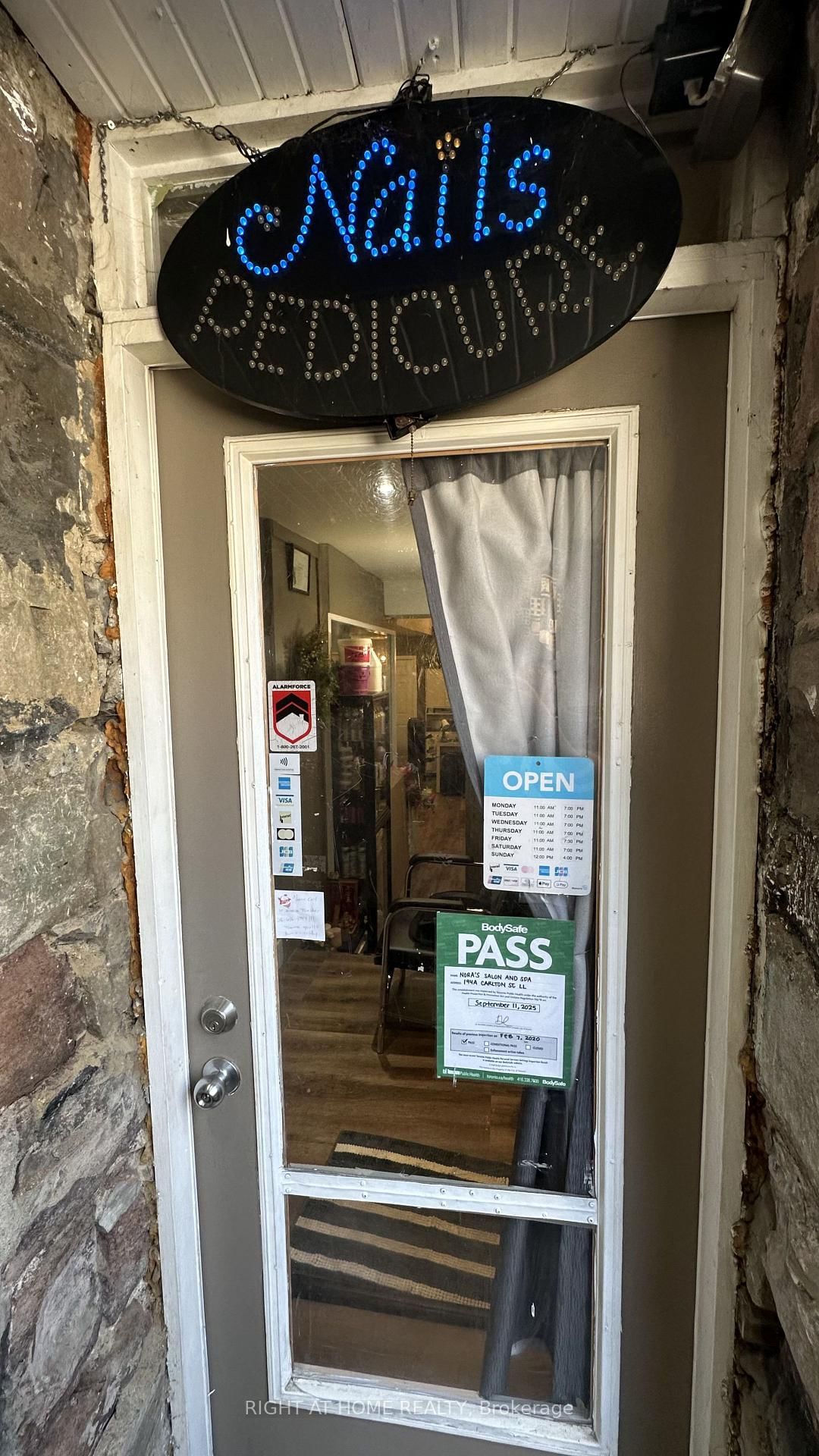 194A Carlton Street • Toronto, ON photo 19