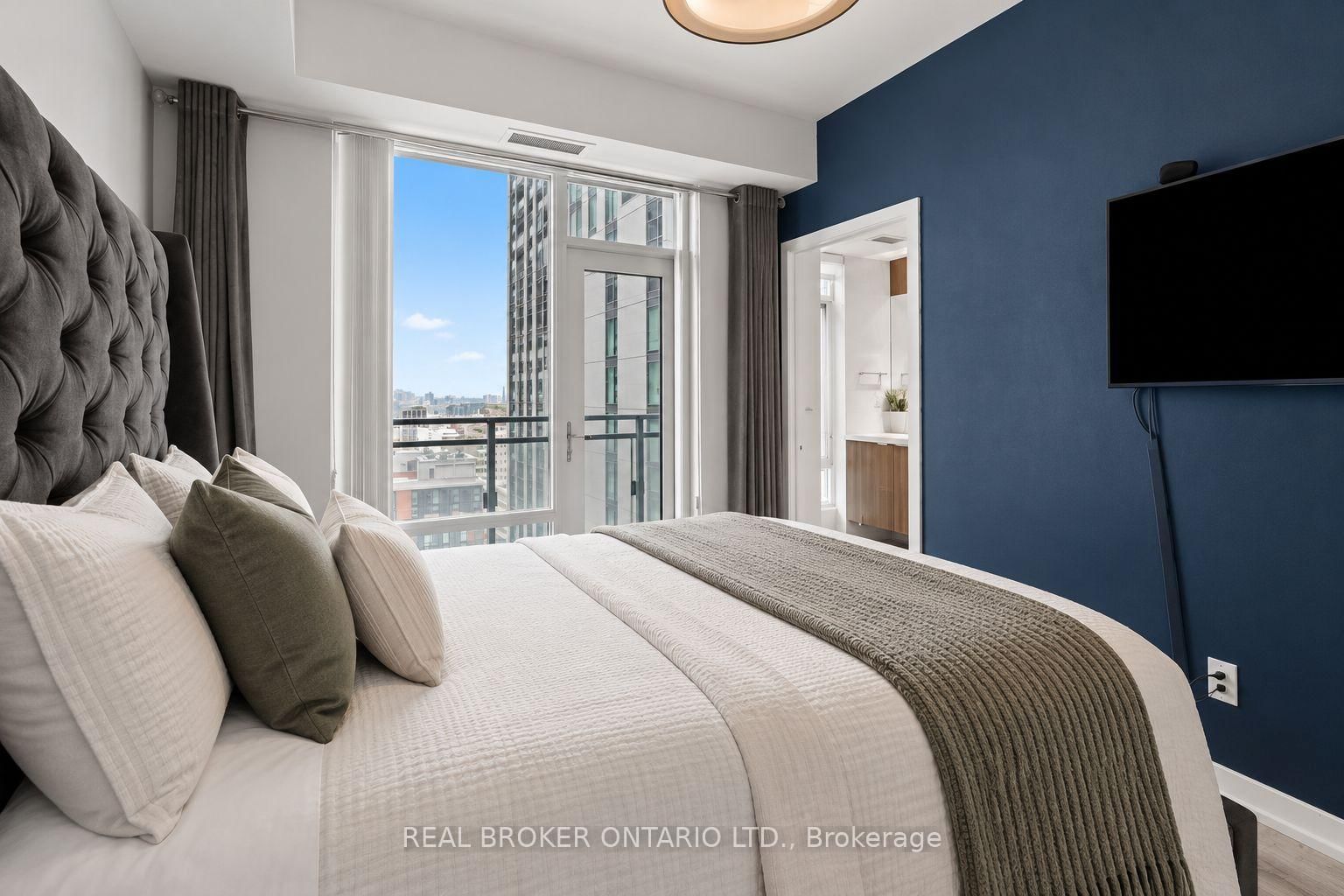 21 Widmer Street • #2002 • Toronto, ON photo 12