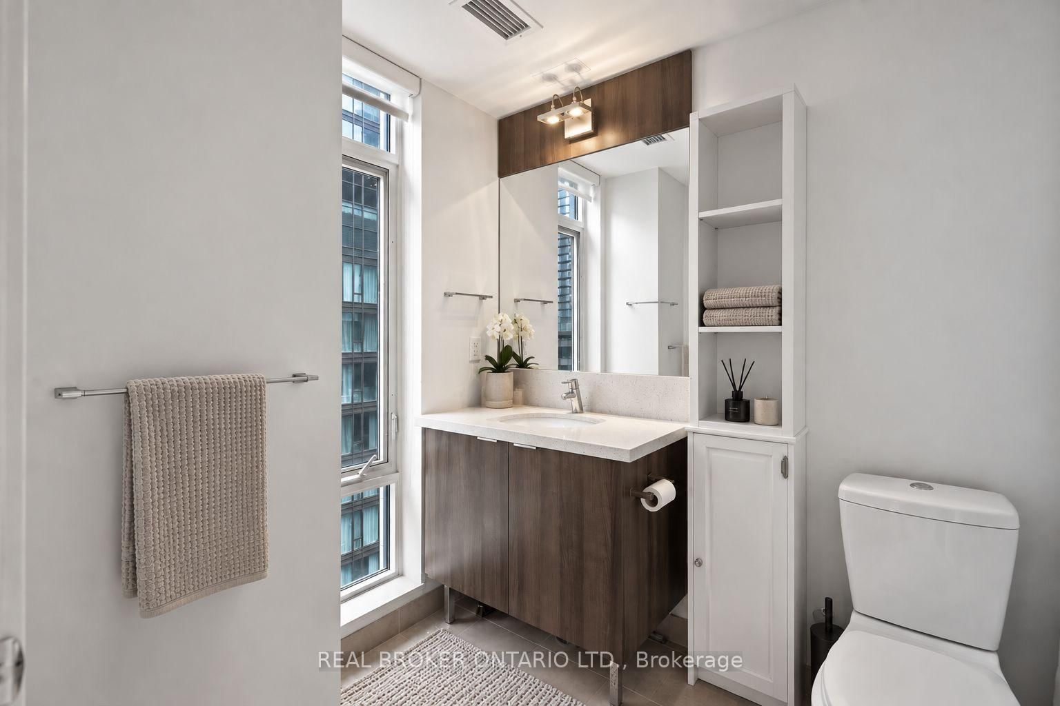 21 Widmer Street • #2002 • Toronto, ON photo 14