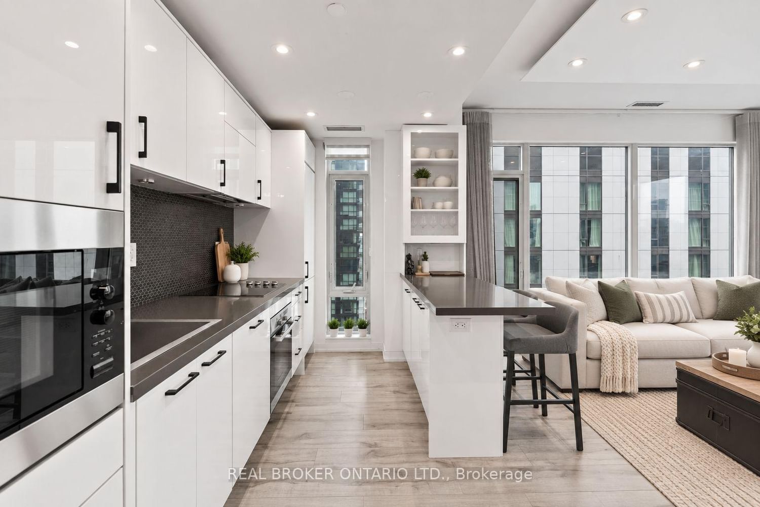21 Widmer Street • #2002 • Toronto, ON photo 7